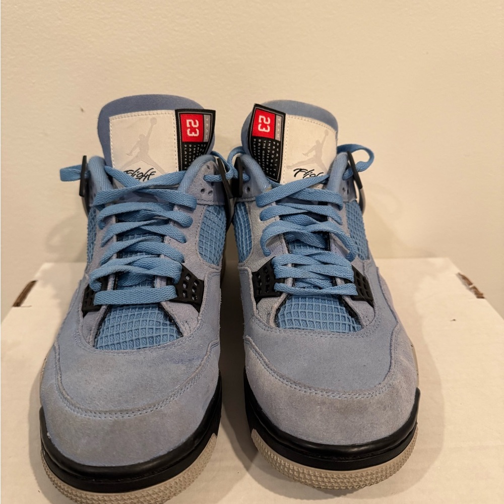 University Blue Jordan 4 Retro